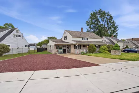 22 Inbrook Rd, Levittown, PA 19057