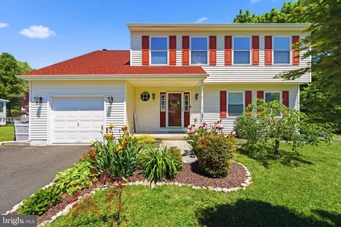 1942 Oakford Ave, Feasterville Trevose, PA 19053