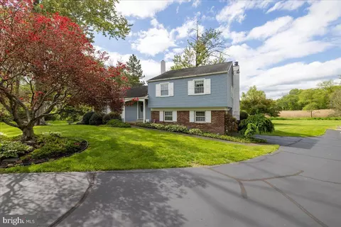 5 Clover Ln, Chalfont, PA 18914