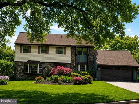 36 Averstone Ct, Holland, PA 18966