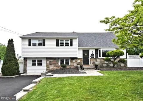 712 Ivyland Rd, Warminster, PA 18974
