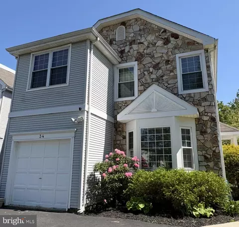34 Yorkshire Dr, Newtown, PA 18940