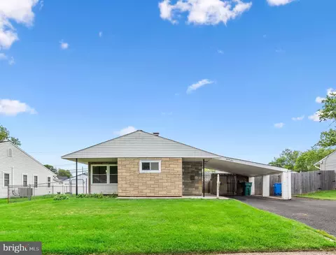 31 Gentle Rd, Levittown, PA 19057