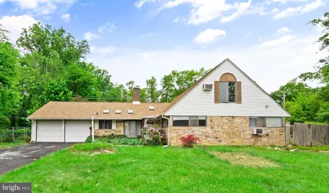 82 Forsythia Dr E #E, Levittown, PA 19056