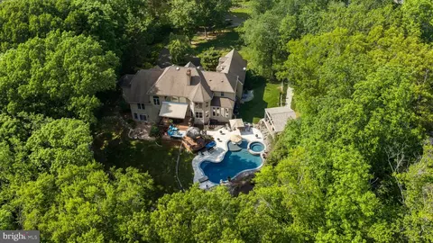 5 Glen Eagles Dr, New Hope, PA 18938