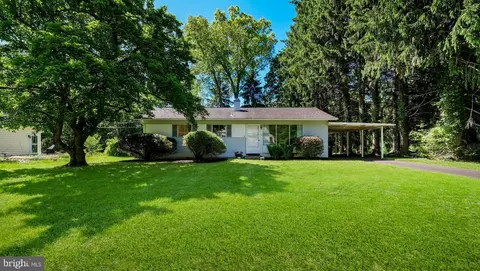 52 Cedar Dr, Doylestown, PA 18901