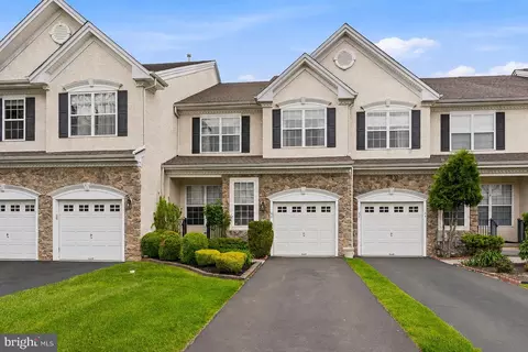 43 Brecknock Ct, Newtown, PA 18940
