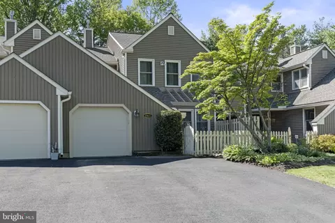 1563 Applewood Cir, Yardley, PA 19067