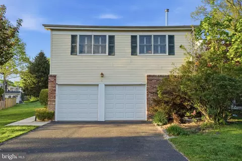 5 Chestnut Dr, Newtown, PA 18940