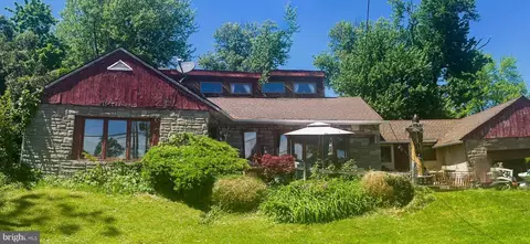 1312 Frosty Hollow Rd, Levittown, PA 19056