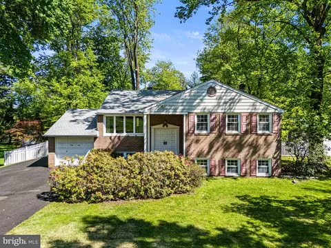 44 Hickory Dr, Churchville, PA 18966