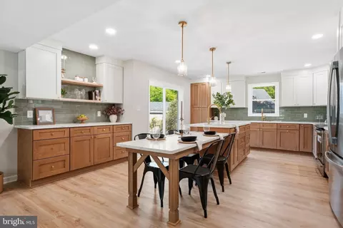 22 Peppermint Rd, Levittown, PA 19056