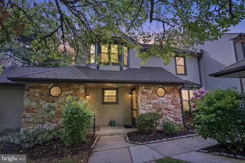 242 Sassafras Ct, Warrington, PA 18976