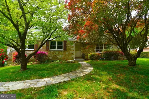 800 Bluebell Rd, Warminster, PA 18974