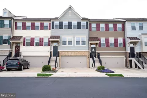 404 Tall Oaks Dr, Warminster, PA 18974