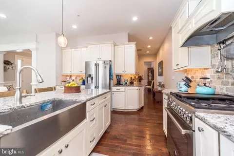 Entry Way - 73 Creekview Ln, Yardley, PA 19067 photo 9 of 18