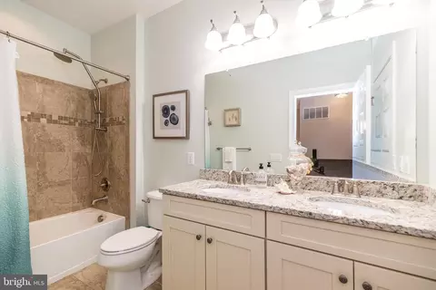 Bath - 73 Creekview Ln, Yardley, PA 19067 photo 5 of 9