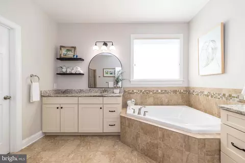 Bath - 73 Creekview Ln, Yardley, PA 19067 photo 2 of 9