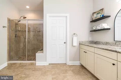 Bath - 73 Creekview Ln, Yardley, PA 19067 photo 3 of 9