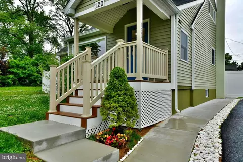 120 Orchard Dr, Levittown, PA 19054