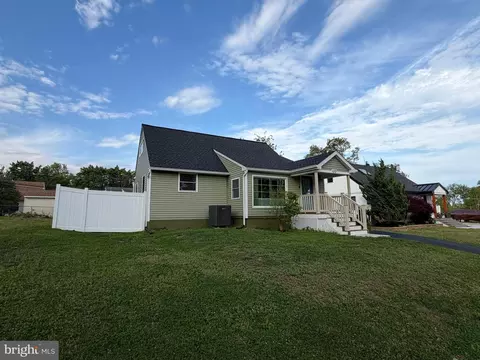 120 Orchard Dr, Levittown, PA 19054