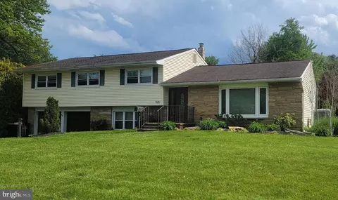 925 Big Oak Rd, Yardley, PA 19067