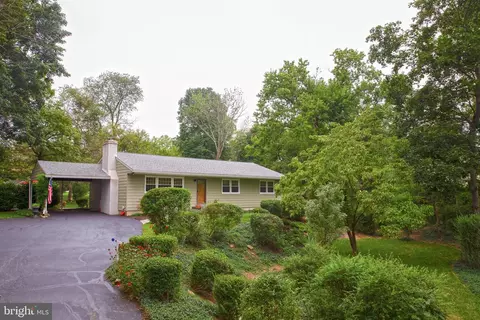 77 Sunset Dr, New Hope, PA 18938