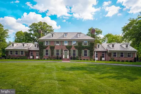 4 Woodland Rd, Newtown, PA 18940
