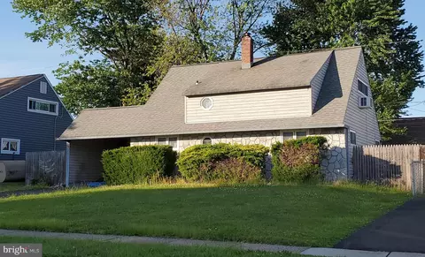 32 Geranium Rd, Levittown, PA 19057
