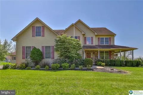 3595 Woodbyne Rd, Hellertown, PA 18055