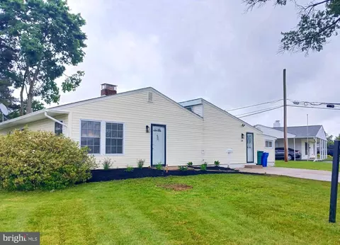 54 Freedom Ln, Levittown, PA 19055