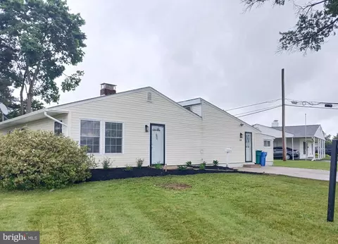 54 Freedom Ln, Levittown, PA 19055