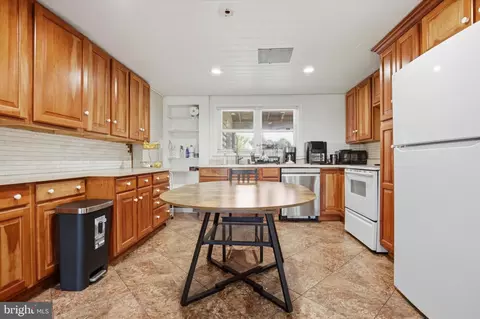Kitchen - 320 Maple St, Warminster, PA 18974 photo 1 of 2