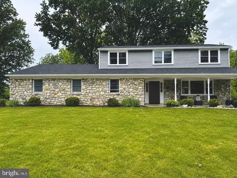 1324 University Dr, Yardley, PA 19067