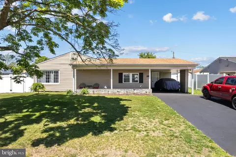 24 Garden Ln, Levittown, PA 19055