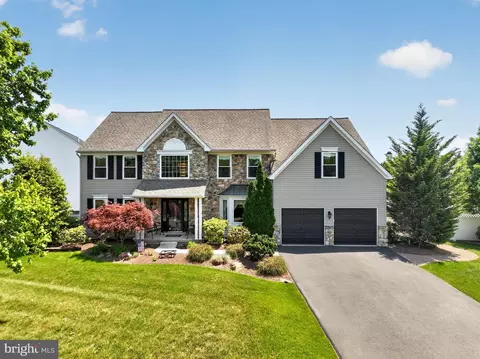 332 Evening Walk Ln, Warrington, PA 18976