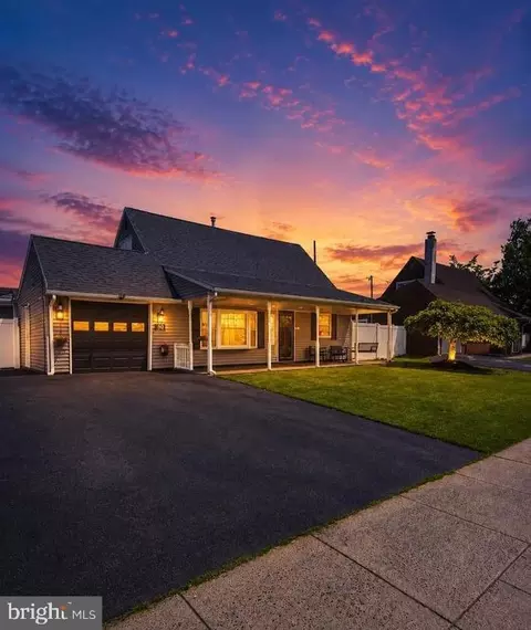 60 Indigo Rd, Levittown, PA 19057
