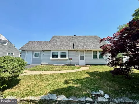 18 Plumtree Rd, Levittown, PA 19056