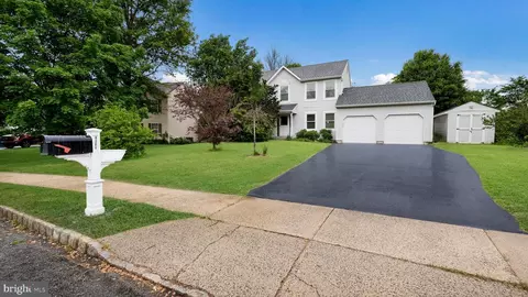 4806 Woodspring Dr, Pipersville, PA 18947