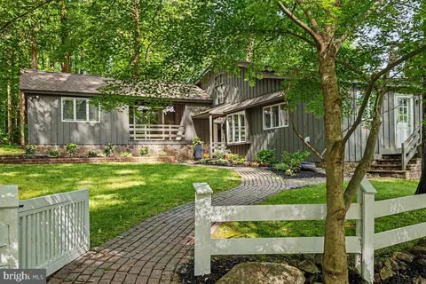 13 High Rd, New Hope, PA 18938