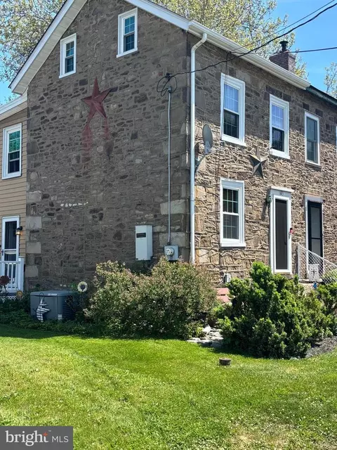 103 N Sycamore St, Newtown, PA 18940