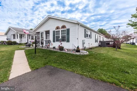 97 Acorn Ct E, New Hope, PA 18938