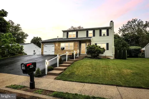 226 Parkridge Dr, Perkasie, PA 18944