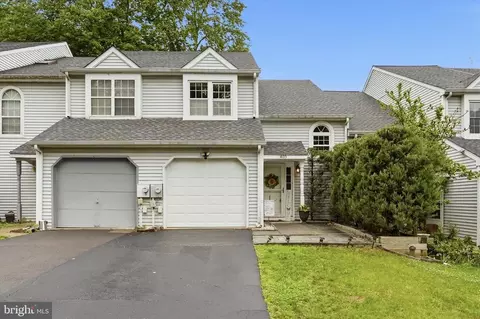 405 Whittier Dr, Feasterville Trevose, PA 19053