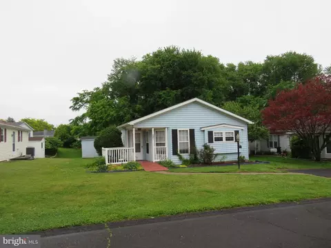 481 Goldenrod Xing W, New Hope, PA 18938