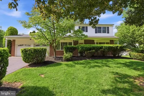 121 Buck Hill Dr, Southampton, PA 18966