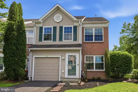 45 Honey Locust Ln, Newtown, PA 18940