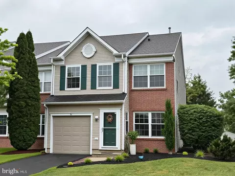 45 Honey Locust Ln, Newtown, PA 18940