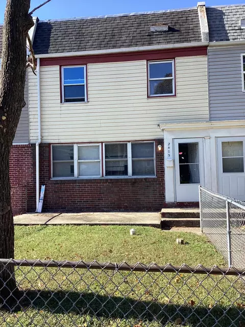 2409 Bloomsdale Rd, Levittown, PA 19057