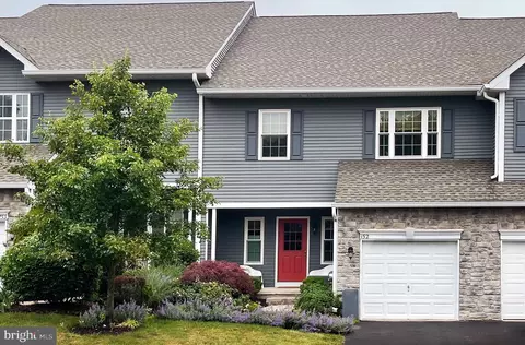 152 Woodstream Ct, New Hope, PA 18938